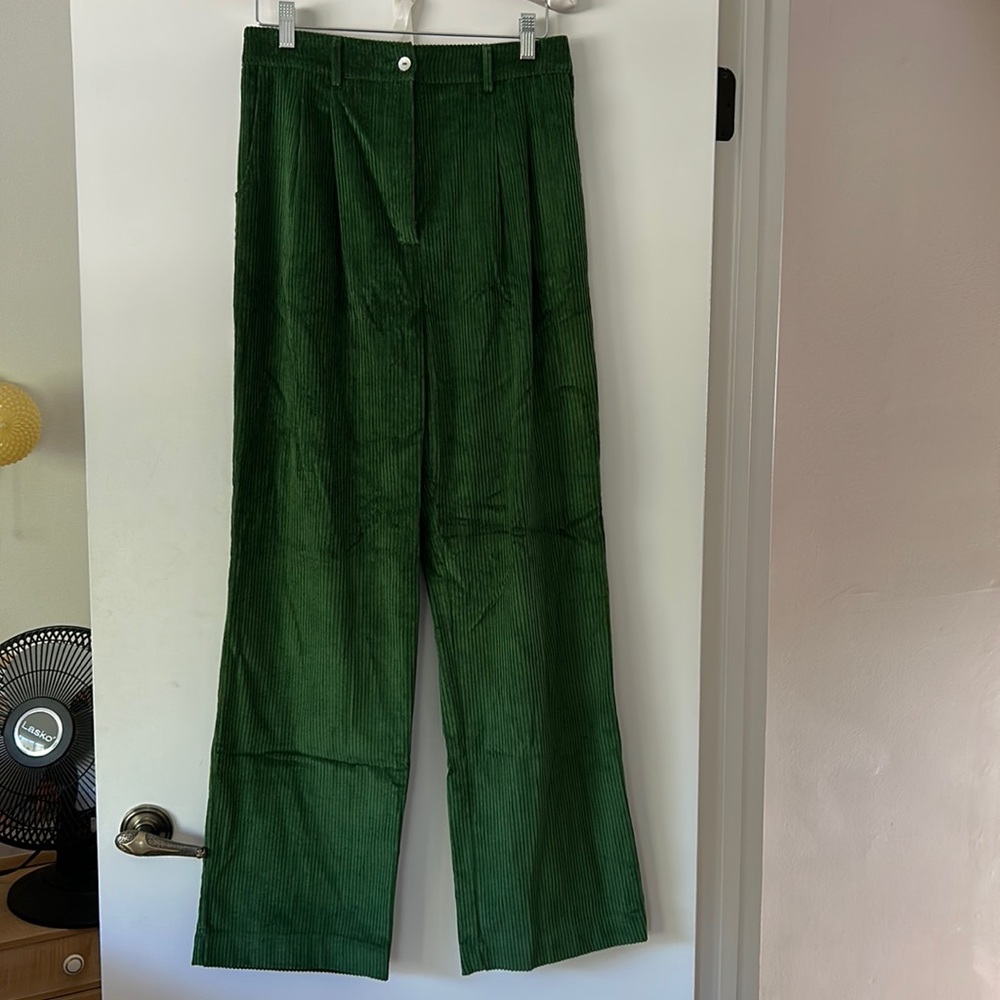 DONNI. Brand green corduroy pleated trousers